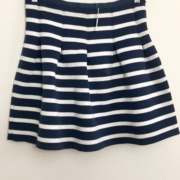 |Gap| Navy & White Striped Flared Skirt Sz Small - Picture 4 of 8